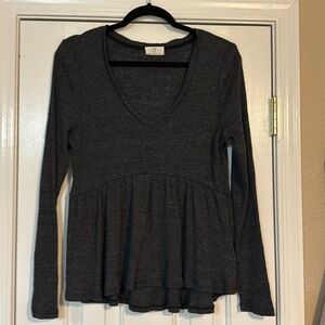 Women’s gray long sleeve top